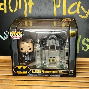 Funko Pop! Town: Batman 80th - Wayne Manor with Alfred Pennyworth Vinyl Figure